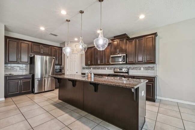 Building Photo - 2735 Stonegate Dr