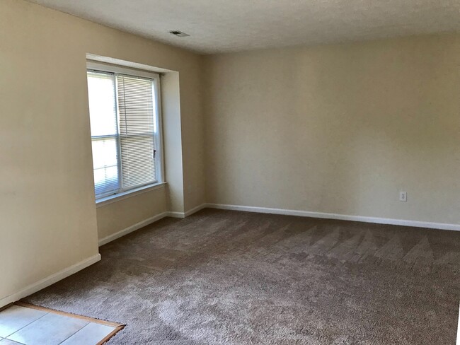 Building Photo - MINUTES TO VRE AND SHOPPING - SPOTSYLVANIA