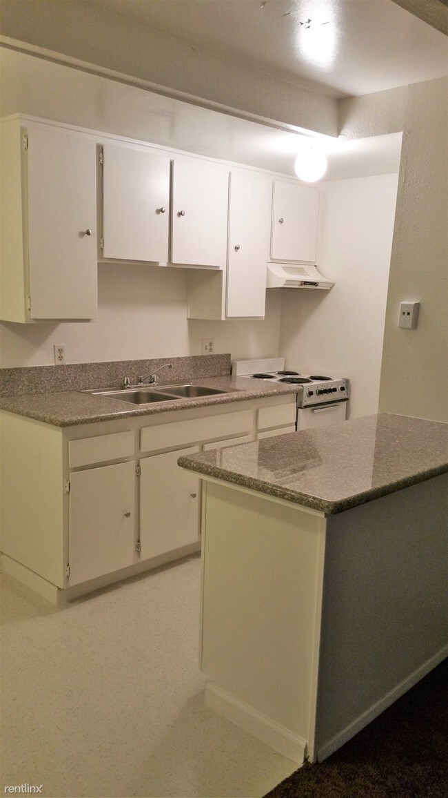 Foto del edificio - 5301 Lennox Ave