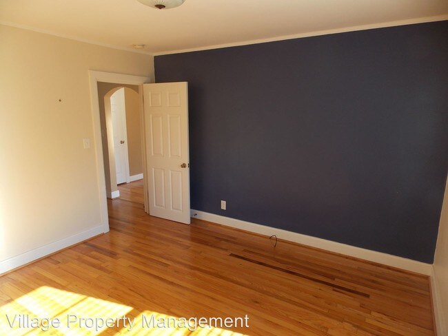Building Photo - 4028 Westlawn Dr