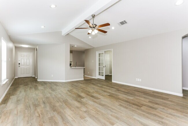 Building Photo - 10041 Silent Hollow Dr