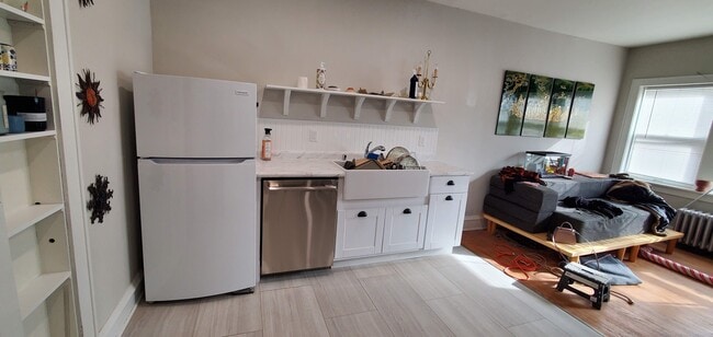 Building Photo - 1013 E Center St