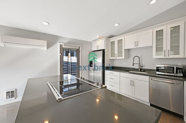 Foto del edificio - Elegant 3 bed & 2 bath single family house...