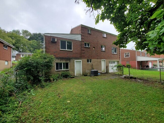 Building Photo - 179 McKenzie Dr