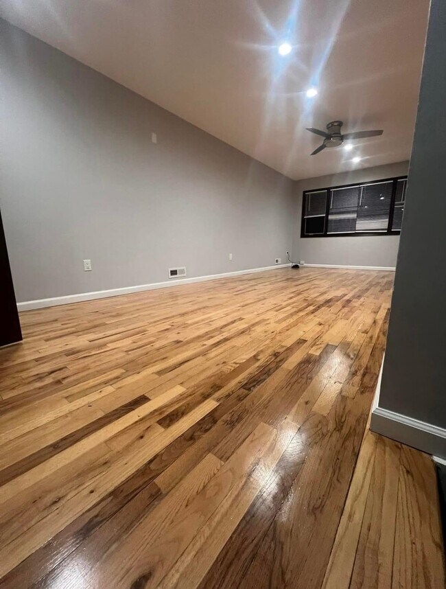 Foto del edificio - 173 W 17th St
