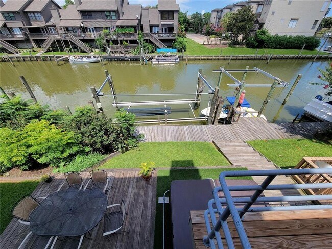Foto del edificio - 18309 Sandy Cove Dr