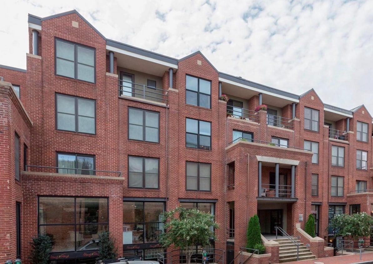 GEORGETOWN - 2 level 2/2.5 Custom Condo City Living W/ UNDERGROUND PARKING!! - GEORGETOWN - 2 level 2/2.5 Custom Condo City Living W/ UNDERGROUND PARKING!!