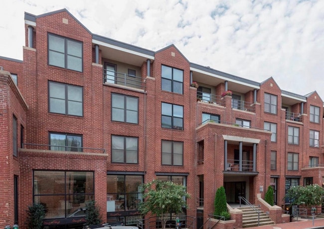 GEORGETOWN - 2 level 2/2.5 Custom Condo City Living W/ UNDERGROUND PARKING!! - GEORGETOWN - 2 level 2/2.5 Custom Condo City Living W/ UNDERGROUND PARKING!!