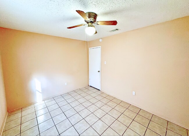 Foto del edificio - AVAILABLE SOON!