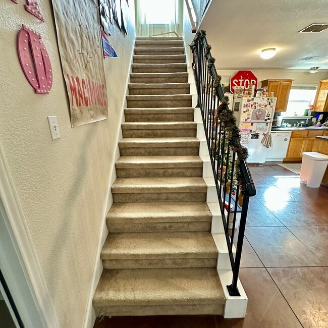 Building Photo - 1018 Bagby Ave