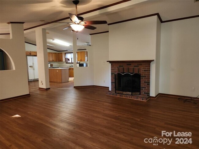 Building Photo - 7788 Skyline Dr