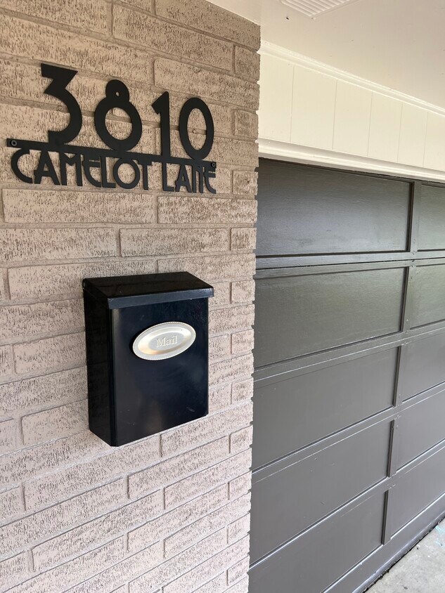 Foto principal - 3810 Camelot Ln