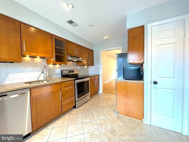 Building Photo - 1318 Dewitt Ave