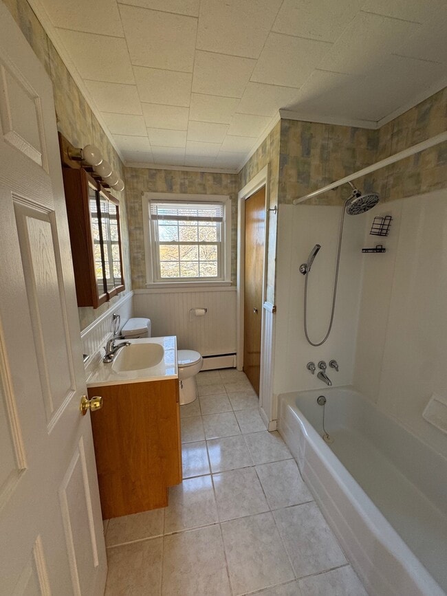 Building Photo - 120 Elm St