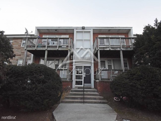 Foto del edificio - 6422 Park Heights Ave