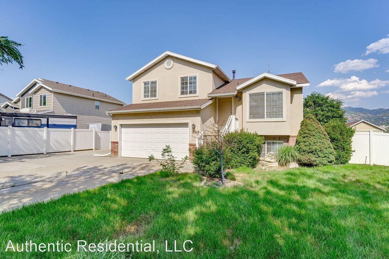 Foto principal - 4 br, 2.5 bath House - 2519 S 1400 W