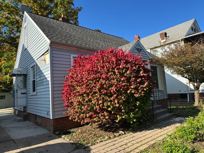 Foto del edificio - Newly updated 3 bd house in Euclid- NO VOU...