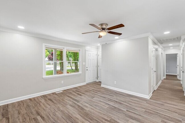 Foto del edificio - Great Location off of South Holden Road. 3 Bedroom 2 Bathroom Home.