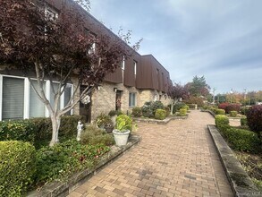 Building Photo - 200 Hilton Ave