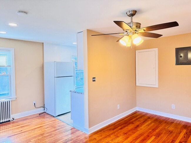 Building Photo - 908 Hudson Ave