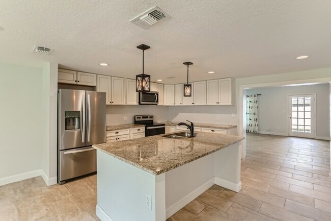 Foto del edificio - 1316 Grantwood Avenue, Clearwater, FL, 33759