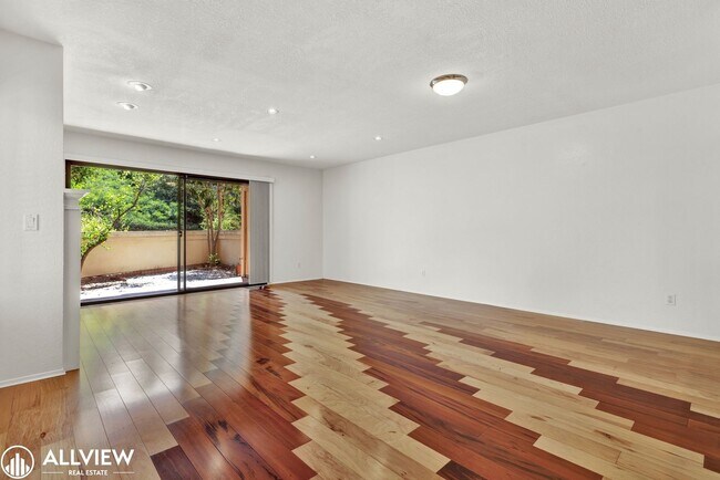 Foto del edificio - *MOVE-IN SPECIAL $100 OFF FIRST MONTH'S RE...