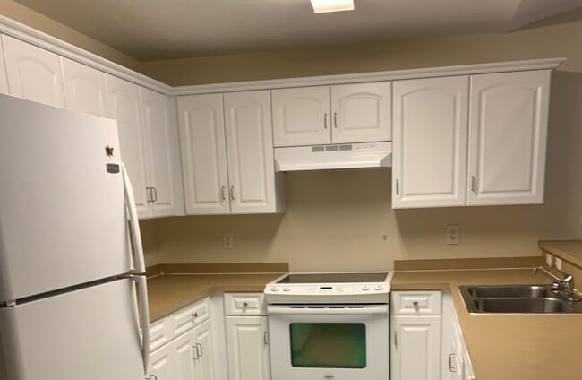 Photo - 2 Bedroom Duplex with Den available now Apartment