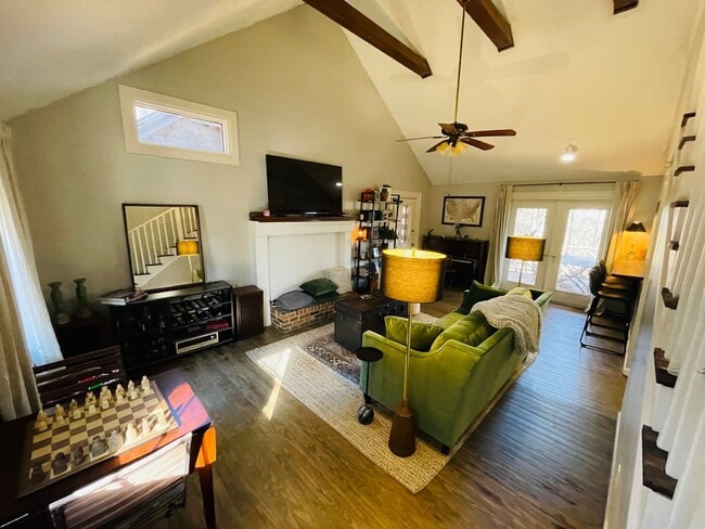 Building Photo - 2BR/1.5BA For Rent