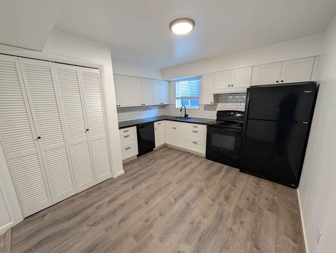 Park Creeke Apartments - Park Creeke Apartments