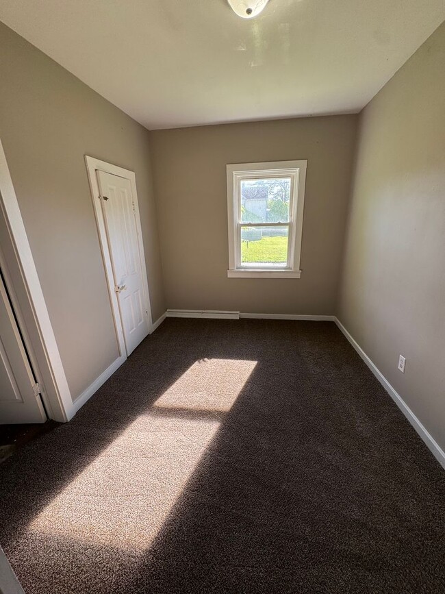 Building Photo - 411 Boltz St
