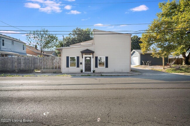 Building Photo - 1112 E Oak St