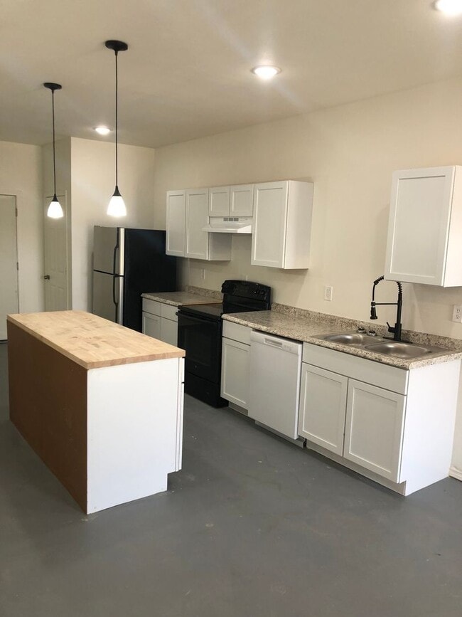 Building Photo - 22404 Matins Ln