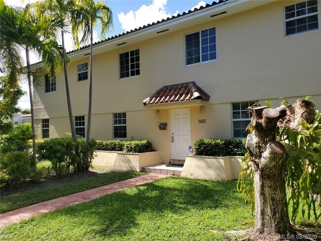 Building Photo - 345 Alesio Ave