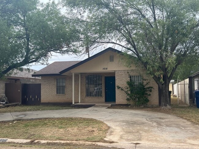 Foto del edificio - 1616 Jacaranda Ct