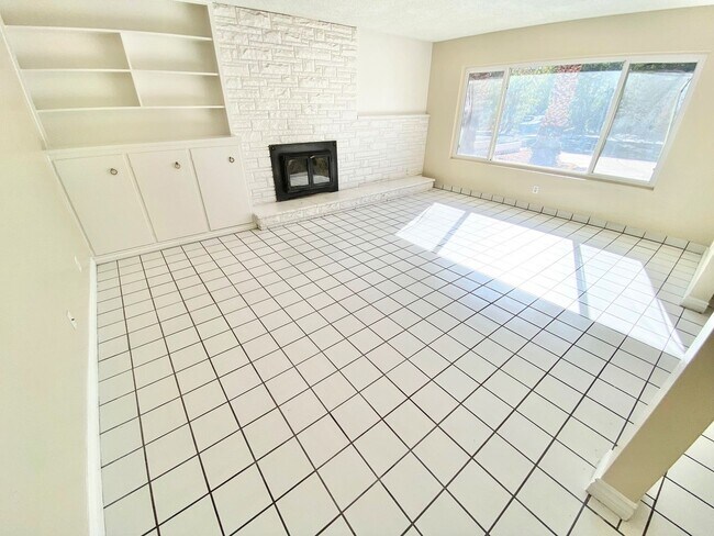 Foto del edificio - CUTE 4 BEDROOM/ 2.5 BATHROOMS SINGLE FAMIL...