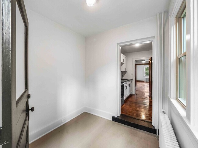 Foto del edificio - AVAILABLE OCT 1ST! FULLY RENOVATED 1-BEDRO...