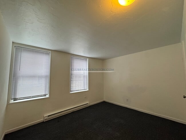 Building Photo - 410 Market St
