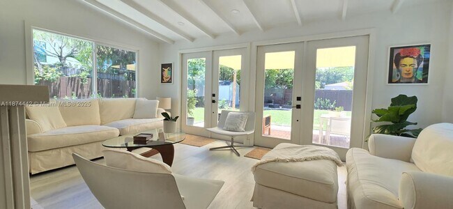 Foto del edificio - 712 SW 9th St