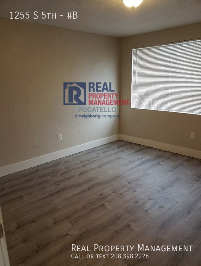 Building Photo - 2 Bedroom 1 bath Apartment - Near ISU