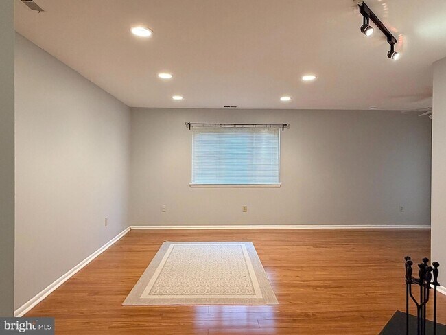 Building Photo - 201A Kelly Cove