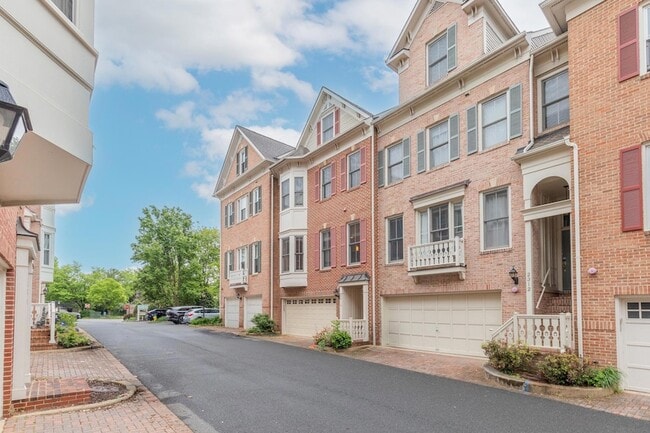 Photo - 2310 N Van Buren Ct Townhome