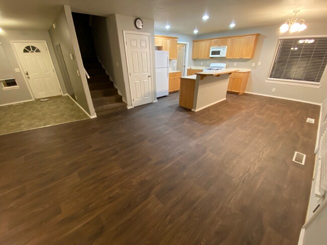 Building Photo - 1480 Del Rio