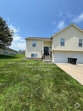 Building Photo - 209-211 Birdie Dr