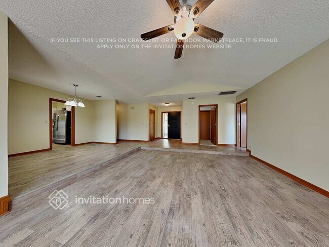 Foto del edificio - 8228 Lost Lake Dr