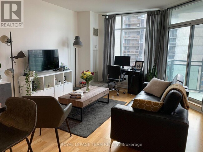 Photo du bâtiment - 570 Laurier Ave W