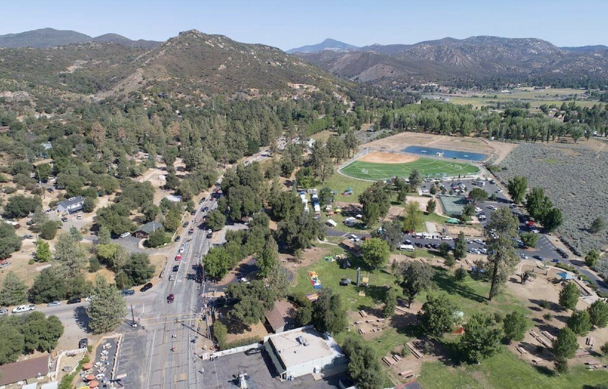 Building Photo - $1,250 - Cozy Studio in Pine Valley