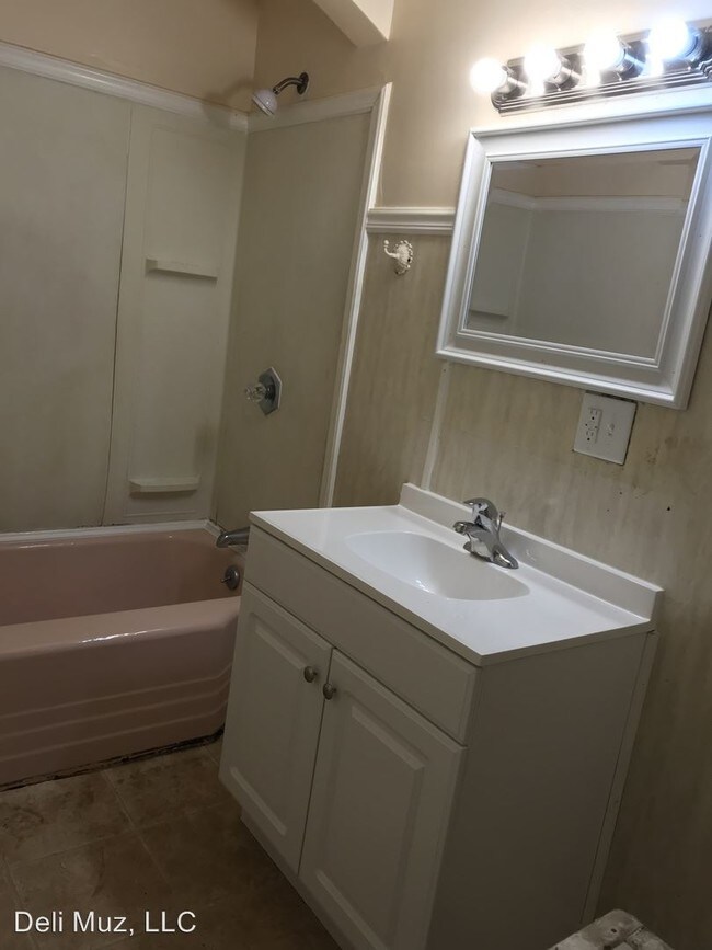 Building Photo - 4 br, 1 bath House - 1726 S New York Ave