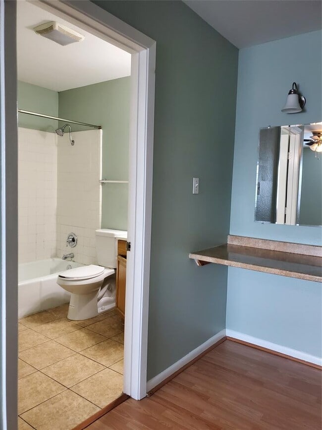 Building Photo - 2206 Mission Hill Dr
