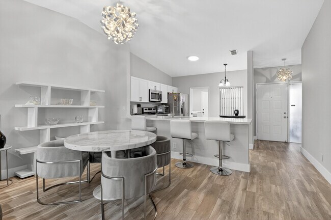 Building Photo - 8256 Summerbreeze Ln