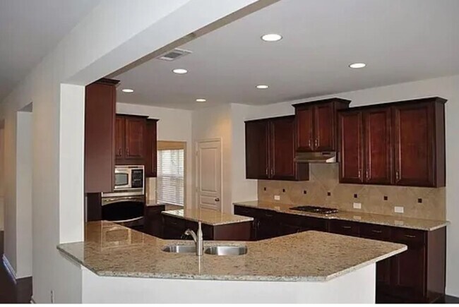 Foto del edificio - 6830 Rocking Horse Ln